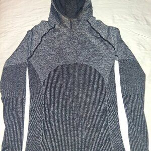 Fabletics Seamless stretch pullover long sleeve hoodie sweatshirt women's small